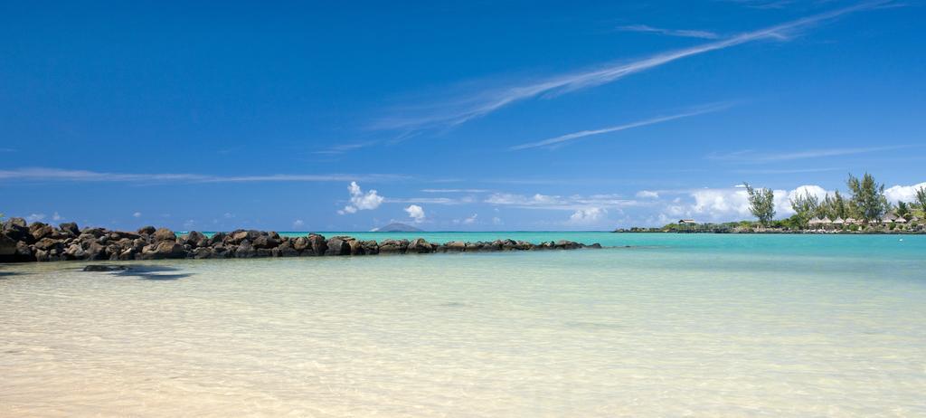 Lux* Grand Gaube Resort & Villas Екстер'єр фото View of the beach