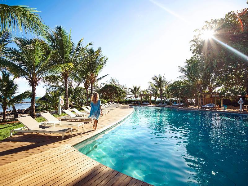 Lux* Grand Gaube Resort & Villas Екстер'єр фото The pool at the resort